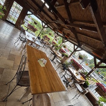 The Yellow Deli - Upstairs porch-additional seating - New American Near Me - Pulaski, Tennessee