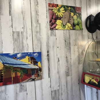 Doc's Street Grill - More interior decor - Chicken Wings Near Me - Roanoke, Texas