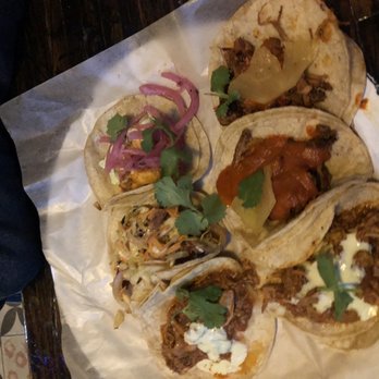 Broken English Taco Pub - The Loop - 6 Tacos Tray - Mexican Near Me - Chicago, Illinois