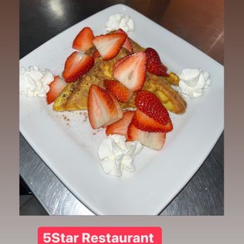 5 Star Restaurant - Cinnamon French Toast topped with strawberries - Breakfast & Brunch Near Me - Eastpointe, Michigan