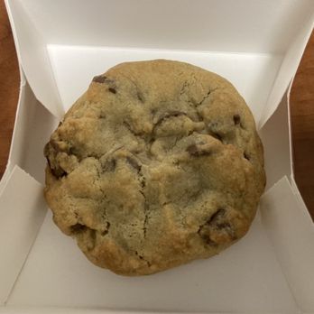 Crumbl - Pewaukee - Bakeries Near Me - Pewaukee, Wisconsin