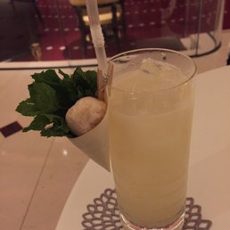Decimal - Tanqueray Ten, black currant leaf, lychee, soda, lime