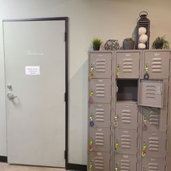 Quantum Escapes - Lockers & restroom - 7/2024