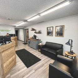 Victory Tire & Auto - Lobby
