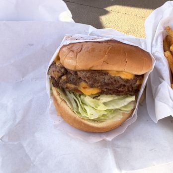 Crystal Cove Shake Shack - American Near Me - Newport Coast, California