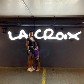 Hotel La Croix - This is the valet parking area! - Hotels Near Me - Honolulu, Hawaii
