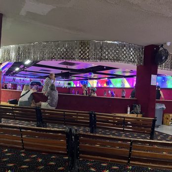 Moonlight Rollerway - Roller rink! So cool and retro :) - Skating Rinks Near Me - Glendale, California