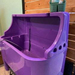 Green Bulldog Dog Wash  - Tempe - This surround tub has a shelf for small dogs, or can be used as is for medium and larger dogs.