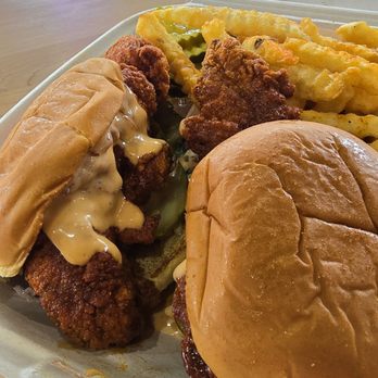 Dave's Hot Chicken - Chicken Shop Near Me - Middletown, Rhode Island Dave's Hot Chicken - Chicken Shop Near Me - Middletown, Rhode Island
