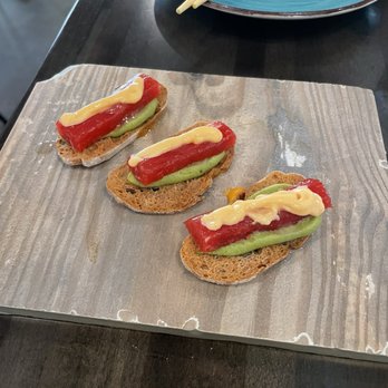 Lettuce & Tomato - Truffle Tuna Bites - Gastropubs Near Me - North Miami Beach, Florida