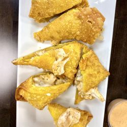 Candace Jamaican Bar N’ Grill - Sea food egg roll starter 4/5
