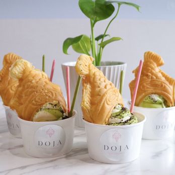 DOJA Tea Lounge - Taiyaki Ice Cream (IG: rogerthateats) - Desserts Near Me - Tualatin, Oregon