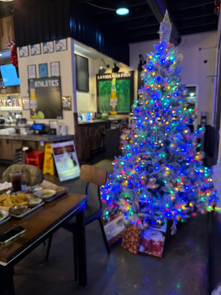 Rocas Sports Bar & Grill