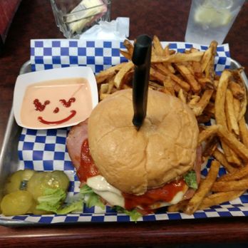 Beachwood Eatery - Beachwood burger - Hot Dogs Near Me - The Dalles, Oregon