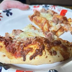 Pizza Petes - This was supposed to be a thin crust pizza, but they made hand tossed