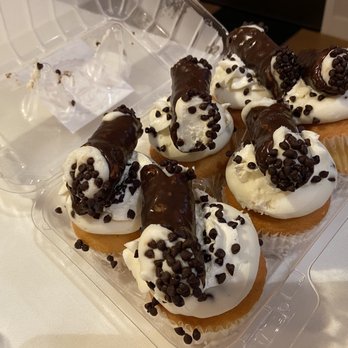 Caked Up Cafe - Bakeries Near Me - New City, New York