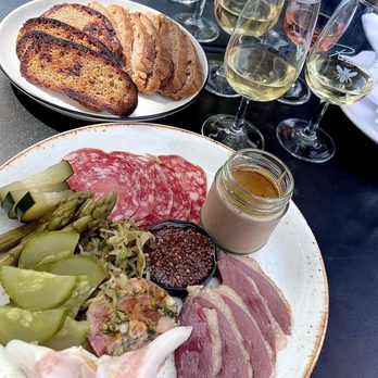 Rosewood Estates Winery - Wineries Near Me - Beamsville, Ontario