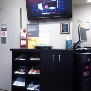 Jiffy Lube - Nice waiting area....flat screen T.V. while you wait!!!! - Oil Change Stations Near Me - Wheat Ridge, Colorado