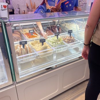 Lucciano’s Barcelona - Tons to choose from! - Ice Cream & Frozen Yogurt Near Me - Barcelona, B