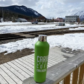 Caribou Crossing Coffee - a green water bottle on a wooden bench - Coffee & Tea Near Me - Carcross, Yukon Caribou Crossing Coffee - a green water bottle on a wooden bench - Coffee & Tea Near Me - Carcross, Yukon