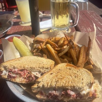 Buddy Lou's Eats Drinks & Antiques - New American Near Me - Hancock, Maryland