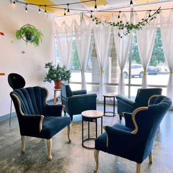 Lava Java - Conversation seating - Coffee & Tea Near Me - Ridgefield, Washington