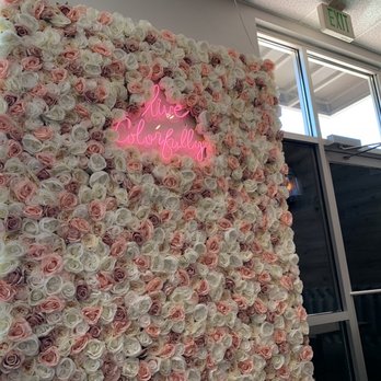 Ding Tea - cute set up for pictures - Bubble Tea Near Me - Sacramento, California