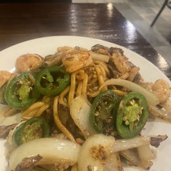 Beijing Buffet - No teriyaki sauce, no sweet. Lots and lots of garlic, only add soy sauce and vinegar. - Buffets Near Me - Stockton, California