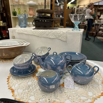 Staunton Antiques Center - Beautiful teaset - Antiques Near Me - Staunton, Virginia