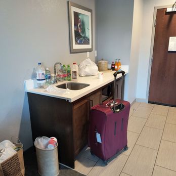 Hampton Inn by Hilton Detroit Dearborn - Kitchenette - Hotels Near Me - Dearborn, Michigan Hampton Inn by Hilton Detroit Dearborn - Kitchenette - Hotels Near Me - Dearborn, Michigan