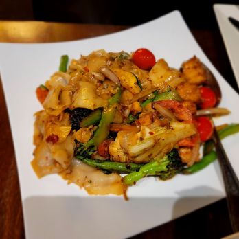 Star Anise - Drunken Noodles with Tofu - Thai Near Me - Livermore, California Star Anise - Drunken Noodles with Tofu - Thai Near Me - Livermore, California