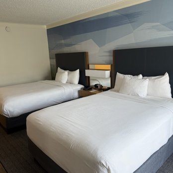 Courtyard by Marriott Long Beach Downtown - Double Queen Bed - Hotels Near Me - Long Beach, California