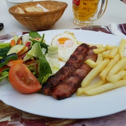 Forat 19 - Plato 4: butifarra huevo patatas y ensalada (7€)