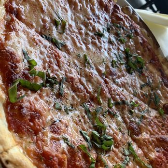 Via Alloro - Margherita Pizza - Italian Near Me - Beverly Hills, California Via Alloro - Margherita Pizza - Italian Near Me - Beverly Hills, California