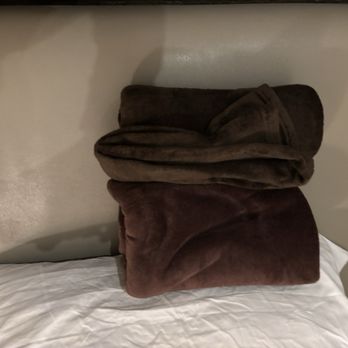 Minute Suites Terminal A - Blankets, pillows, bed - Airport Lounges Near Me - DFW Airport, Texas Minute Suites Terminal A - Blankets, pillows, bed - Airport Lounges Near Me - DFW Airport, Texas