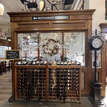 Linn's Restaurant - American Near Me - Cambria, California