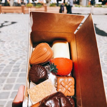 Dumon Chocolatier - Chocolatiers & Shops Near Me - Bruges, VWV Dumon Chocolatier - Chocolatiers & Shops Near Me - Bruges, VWV