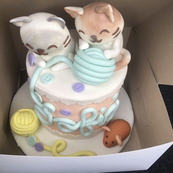 Glitzy Desserts - Cat cake - Cupcakes Near Me