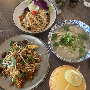 Lao Der - Papaya Thum, Kao Piek Sen, Kua Mee - Laotian Near Me - Stockton, California