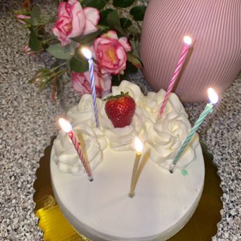Sumi's Cakery - Strawberry Cake - Bakeries Near Me - Pittsburgh, Pennsylvania