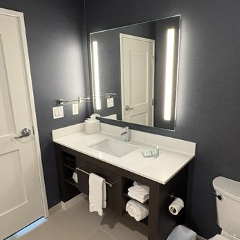 Residence Inn by Marriott - Bathroom - Hotels Near Me - Friendswood, Texas Residence Inn by Marriott - Bathroom - Hotels Near Me - Friendswood, Texas