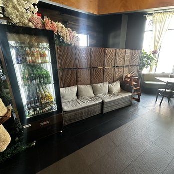 Amazing Basil - Waiting space for to-go orders - Asian Fusion Near Me - Fremont, California