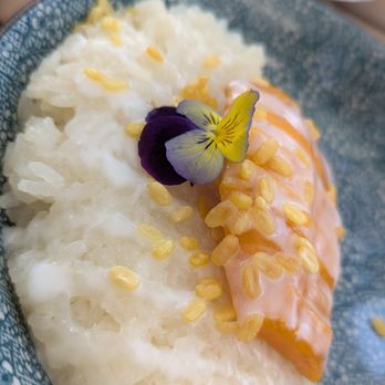 Gai Noi - mango sticky rice - Desserts Near Me - Minneapolis, Minnesota Gai Noi - mango sticky rice - Desserts Near Me - Minneapolis, Minnesota