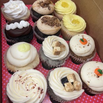 Smallcakes Cupcakery - Key Lime, blueberry, Red Velvet, Carrot Cake, Lemon Drop, Vanilla & Chocolate, Peanut Butter Cup - Cupcakes Near Me - Saint Simons Island, Georgia