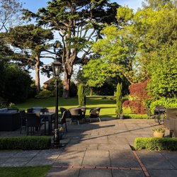 Ebury Hotel - Patio/garden area from back door of pub area
