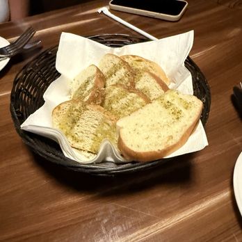 Piloni's Italian Steakhouse - Bread basket - Italian Near Me - Brazil, Indiana