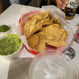 CHIPS & GUACAMOLE CHIPS & GUACAMOLE
