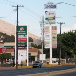 Centro Dental Rosete - Ubicados en Blv Diaz Ordaz 15260-25 La Mesa de Tijuana BC. 4 semaforos al este del puente de la 5 y10 centro comercial PLAZA BENTON