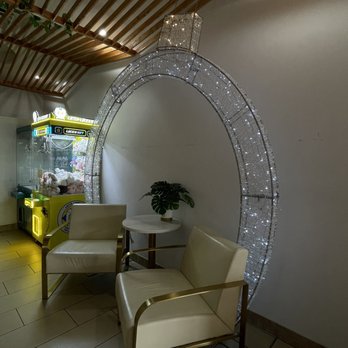 Brecotea - seating area - Bakeries Near Me - Richmond, Virginia