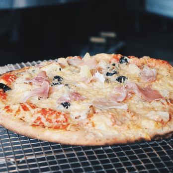 Toppled Turtle Brewing - a pizza on a cooling rack - Breweries Near Me - Dumas, Texas